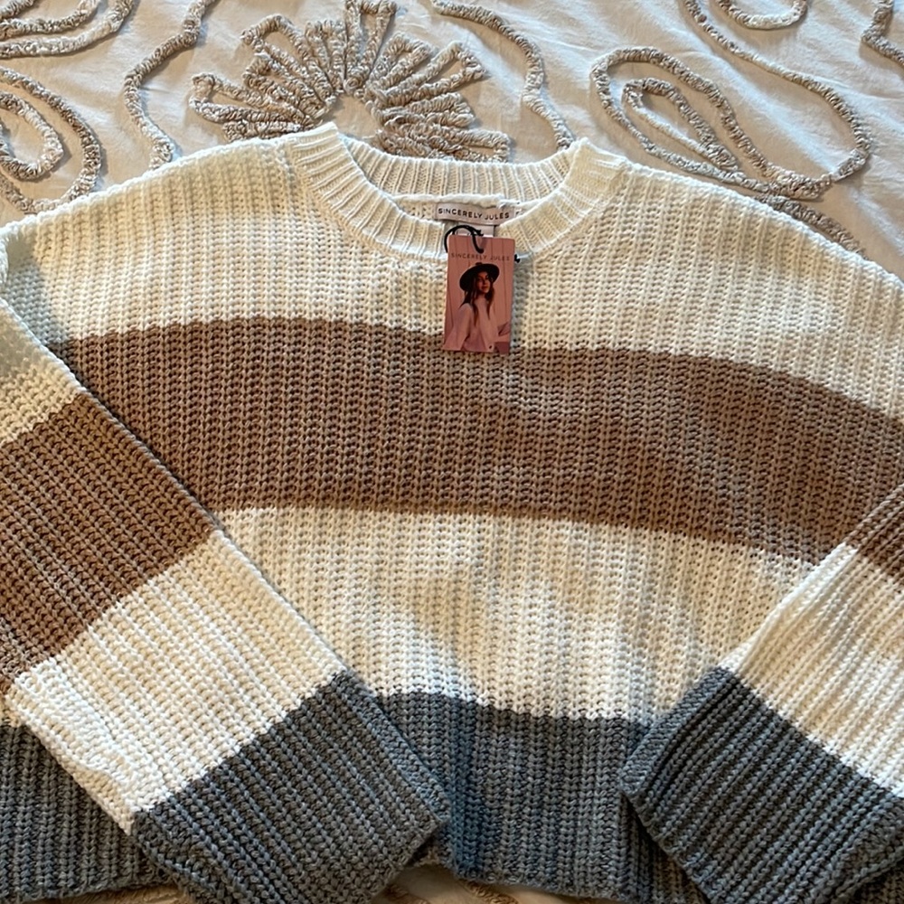 NWT- Sincerely Jules - Beautiful Crop Sweater in Neutral long sleeves size M - Picture 3 of 12